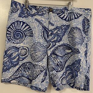 EUC Lilly Pulitzer men’s shorts size 40 in Stuffed Shells.